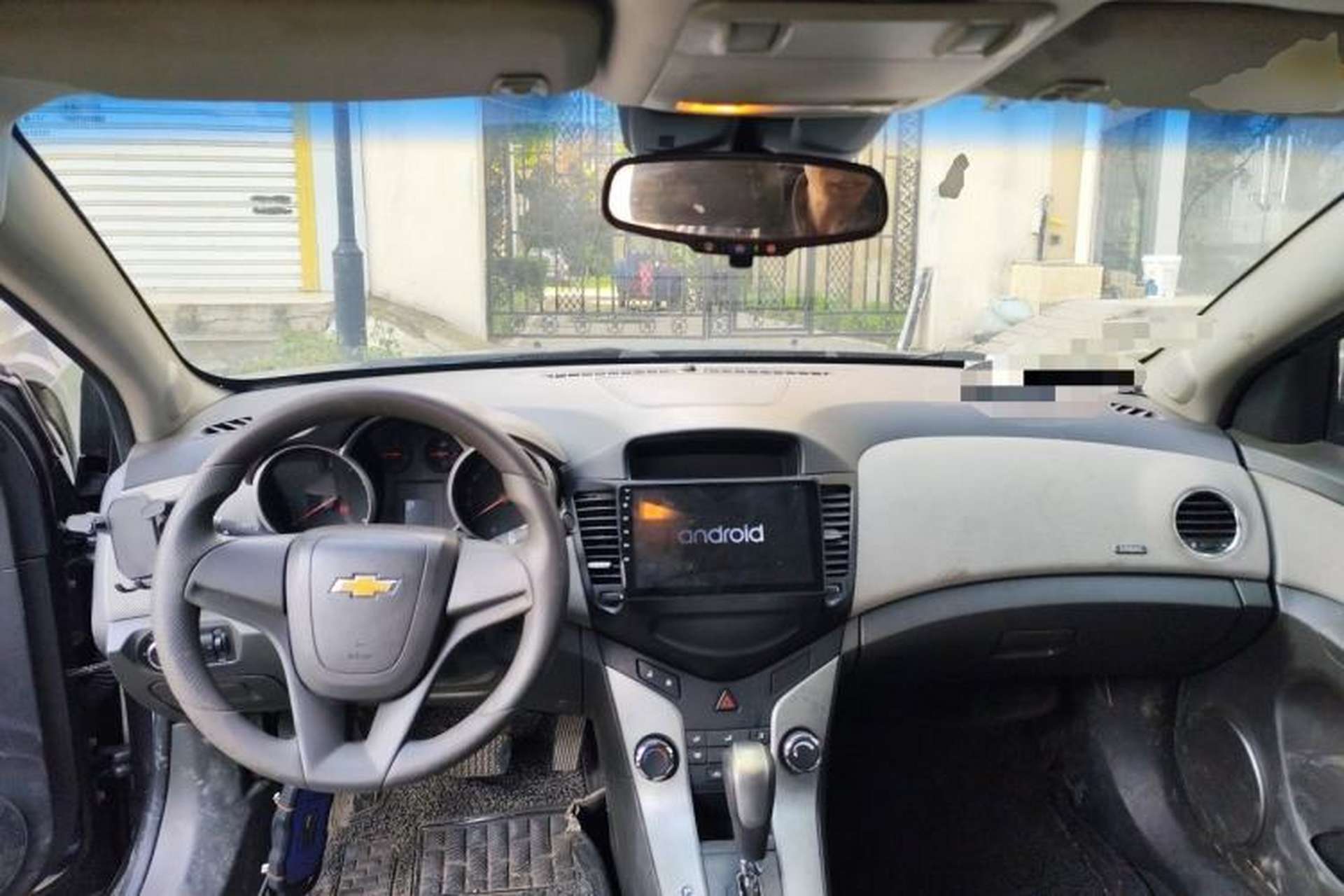 Used Chevrolet Cruze 2013 1.8L SE AT Center Console
