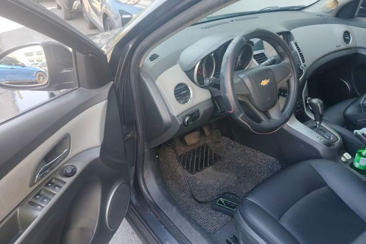 Used Chevrolet Cruze 2013 1.8L SE AT Driver Seat
