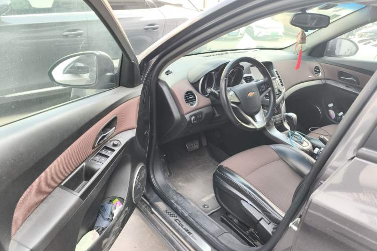 Used Chevrolet Cruze 2013 Hatchback 1.6L Automatic Luxury Model Driver Seat