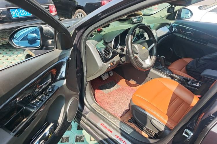 Used Chevrolet Cruze 2013 1.6L SE AT Driver Seat