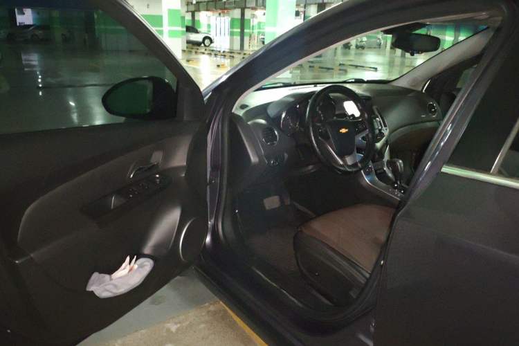 Used Chevrolet Cruze 2013 1.8L SX AT Driver Seat