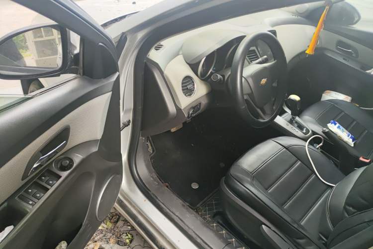 Used Chevrolet Cruze 2013 1.8L SE AT Driver Seat