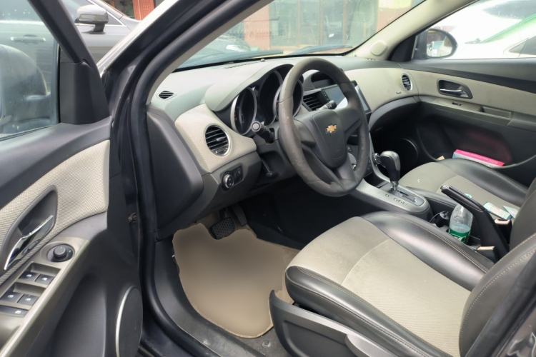 Used Chevrolet Cruze 2013 1.8L SE AT Driver Seat