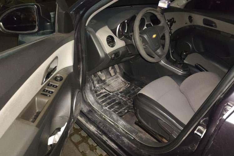 Used Chevrolet Cruze 2013 1.6L SL MT Driver Seat