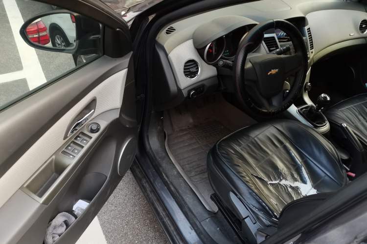 Used Chevrolet Cruze 2013 1.6L SE MT Driver Seat