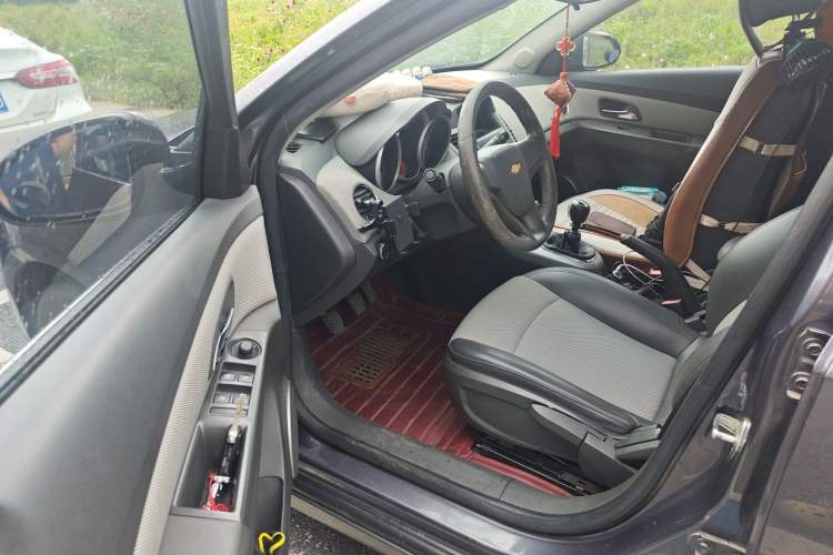 Used Chevrolet Cruze 2013 1.6L SE MT Driver Seat