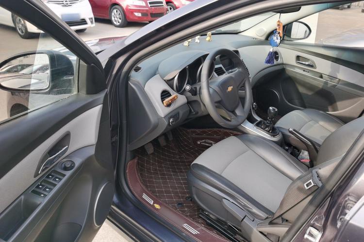 Used Chevrolet Cruze 2013 1.6L SE MT Driver Seat