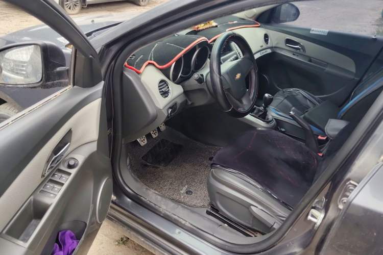 Used Chevrolet Cruze 2013 1.6L SE MT Driver Seat