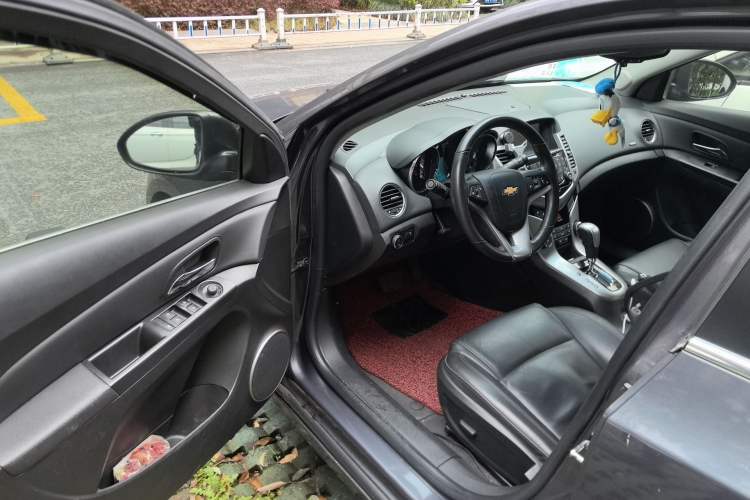 Used Chevrolet Cruze 2013 1.8L SX AT Driver Seat