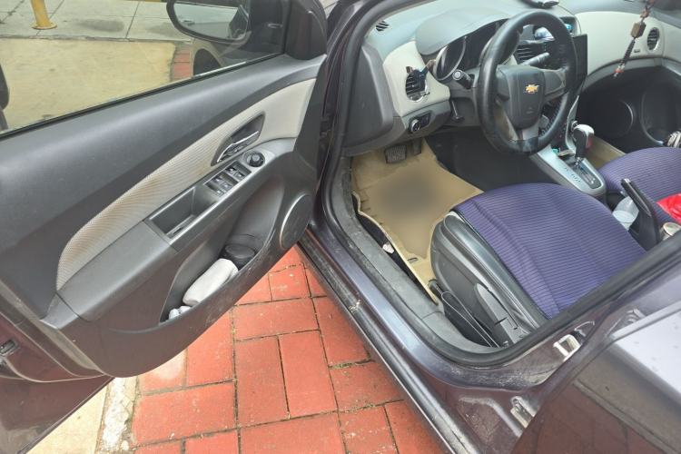Used Chevrolet Cruze 2013 1.8L SE AT Driver Seat