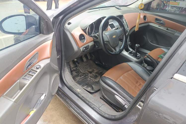 Used Chevrolet Cruze 2013 1.6L SL MT Driver Seat