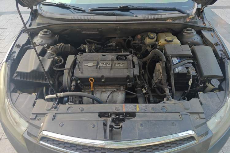 Used Chevrolet Cruze 2013 1.8L SE AT Engine Bay