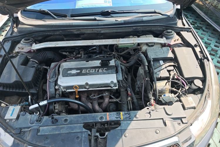 Used Chevrolet Cruze 2013 1.6L SE AT Engine Bay