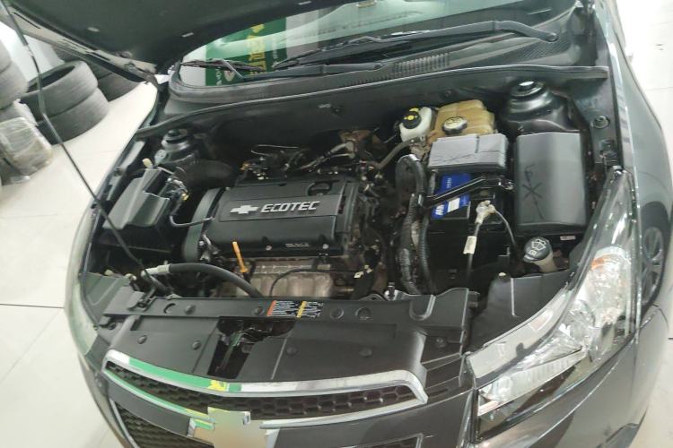 Used Chevrolet Cruze 2013 Hatchback 1.6L Manual Luxury Model Engine Bay