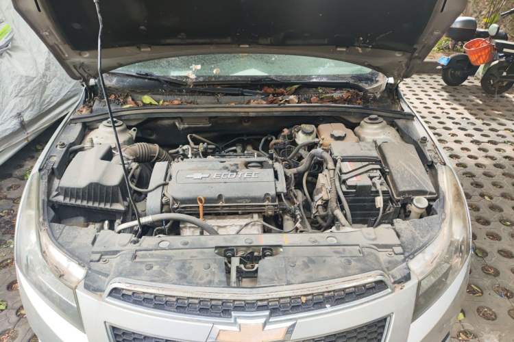 Used Chevrolet Cruze 2013 1.8L SE AT Engine Bay