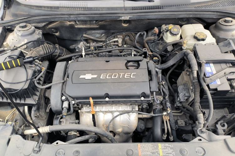 Used Chevrolet Cruze 2013 1.8L SE AT Engine Bay