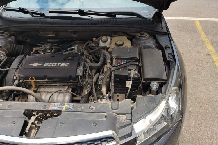 Used Chevrolet Cruze 2013 Hatchback 1.6L Automatic Luxury Model Engine Bay Left