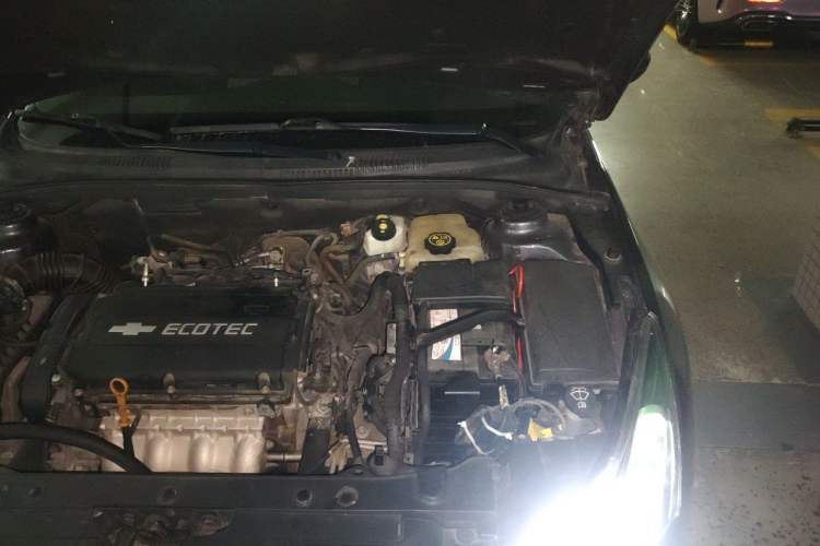 Used Chevrolet Cruze 2013 1.8L SX AT Engine Bay Left