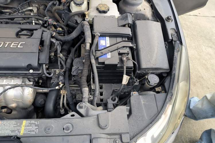 Used Chevrolet Cruze 2013 1.8L SE AT Engine Bay Left