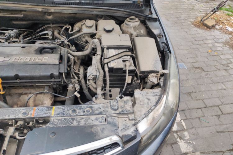 Used Chevrolet Cruze 2013 1.6L SL MT Engine Bay Left