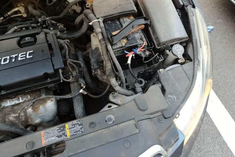 Used Chevrolet Cruze 2013 1.6L SE MT Engine Bay Left