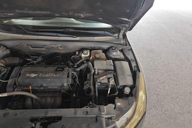Used Chevrolet Cruze 2013 1.6L SE AT Engine Bay Left