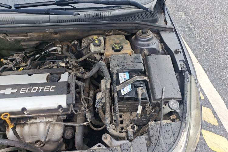 Used Chevrolet Cruze 2013 1.6L SE MT Engine Bay Left