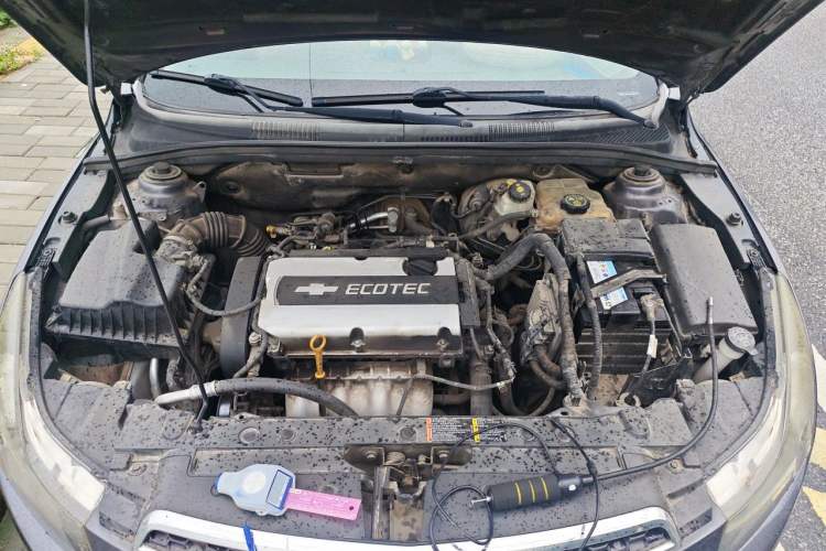Used Chevrolet Cruze 2013 1.6L SE MT Engine Bay