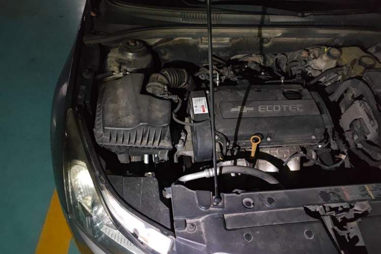 Used Chevrolet Cruze 2013 1.8L SE AT Engine Bay Right