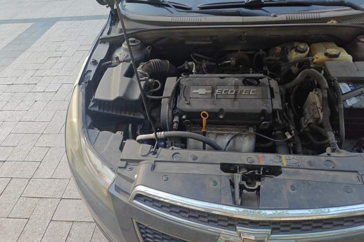 Used Chevrolet Cruze 2013 1.8L SE AT Engine Bay Right