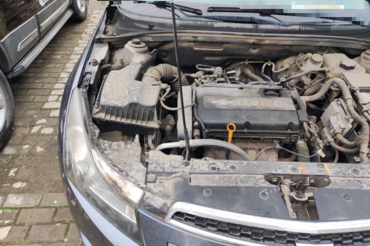 Used Chevrolet Cruze 2013 1.6L SL MT Engine Bay Right
