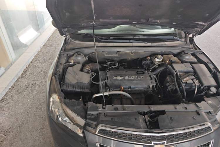 Used Chevrolet Cruze 2013 1.6L SE AT Engine Bay Right