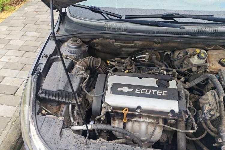 Used Chevrolet Cruze 2013 1.6L SE MT Engine Bay Right