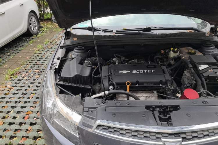Used Chevrolet Cruze 2013 1.8L SX AT Engine Bay Right
