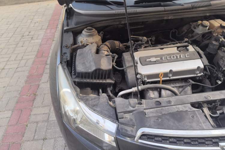Used Chevrolet Cruze 2013 1.6L SL Sunroof Edition MT Engine Bay Right