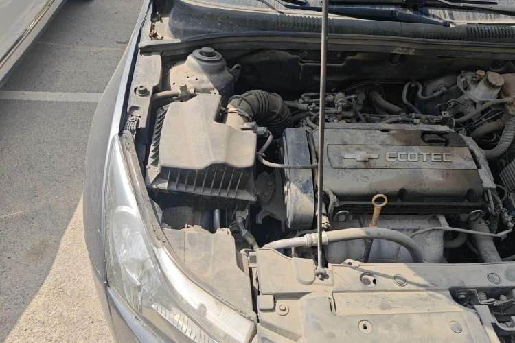 Used Chevrolet Cruze 2013 1.6L SE MT Engine Bay Right