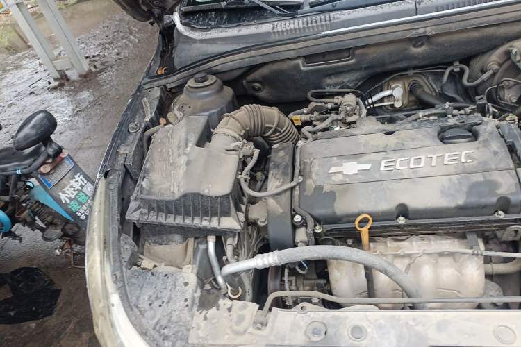 Used Chevrolet Cruze 2013 1.6L SL MT Engine Bay Right