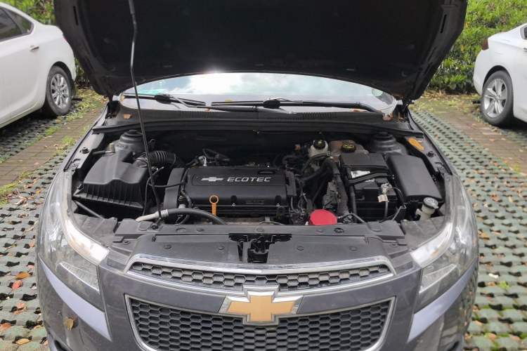 Used Chevrolet Cruze 2013 1.8L SX AT Engine Bay