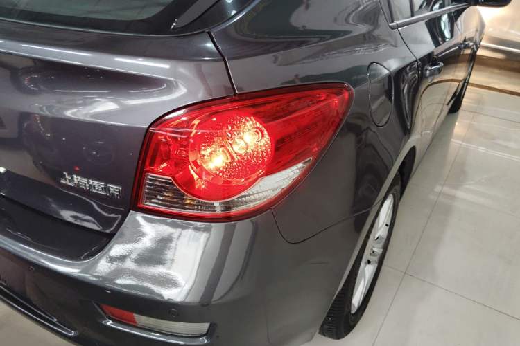 Used Chevrolet Cruze 2013 Hatchback 1.6L Manual Luxury Model Exterior 1