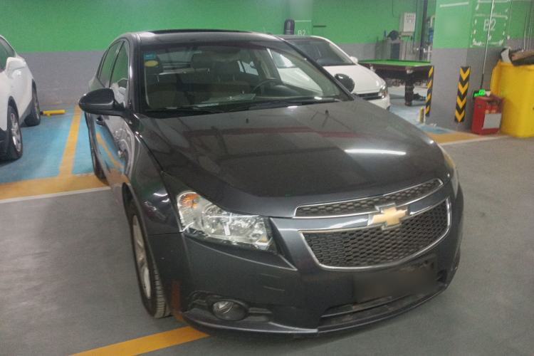 Used Chevrolet Cruze 2013 Hatchback 1.6L Automatic Luxury Model Exterior 2