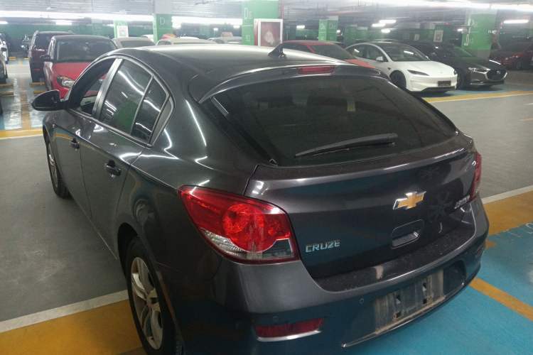 Used Chevrolet Cruze 2013 Hatchback 1.6L Automatic Luxury Model Exterior 3