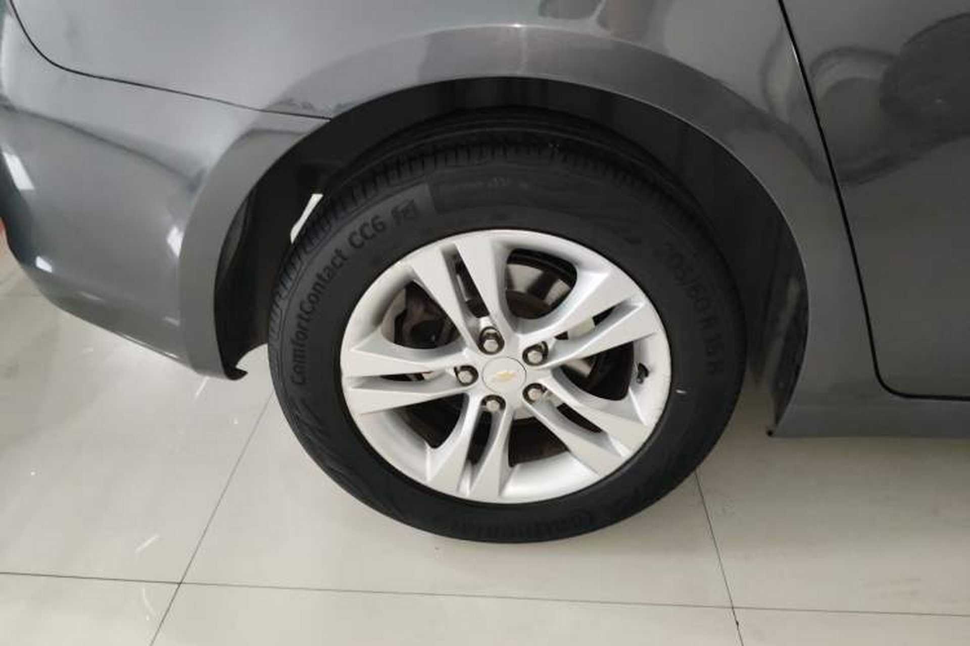 Used Chevrolet Cruze 2013 Hatchback 1.6L Manual Luxury Model Exterior 3