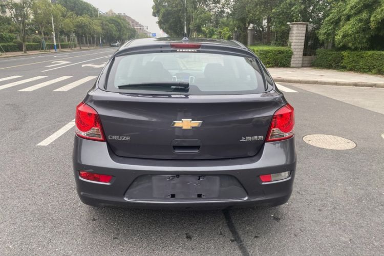 Used Chevrolet Cruze 2013 Hatchback 1.6L Manual Luxury Model Exterior 4
