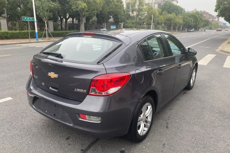Used Chevrolet Cruze 2013 Hatchback 1.6L Manual Luxury Model Exterior 5