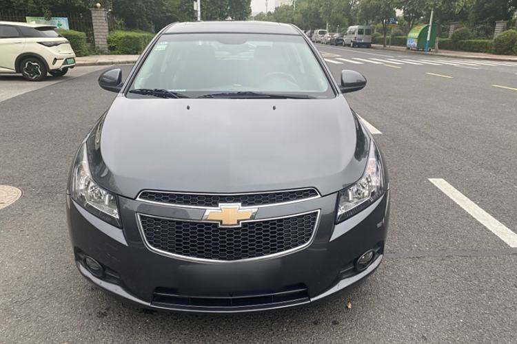 Used Chevrolet Cruze 2013 Hatchback 1.6L Manual Luxury Model Exterior 6