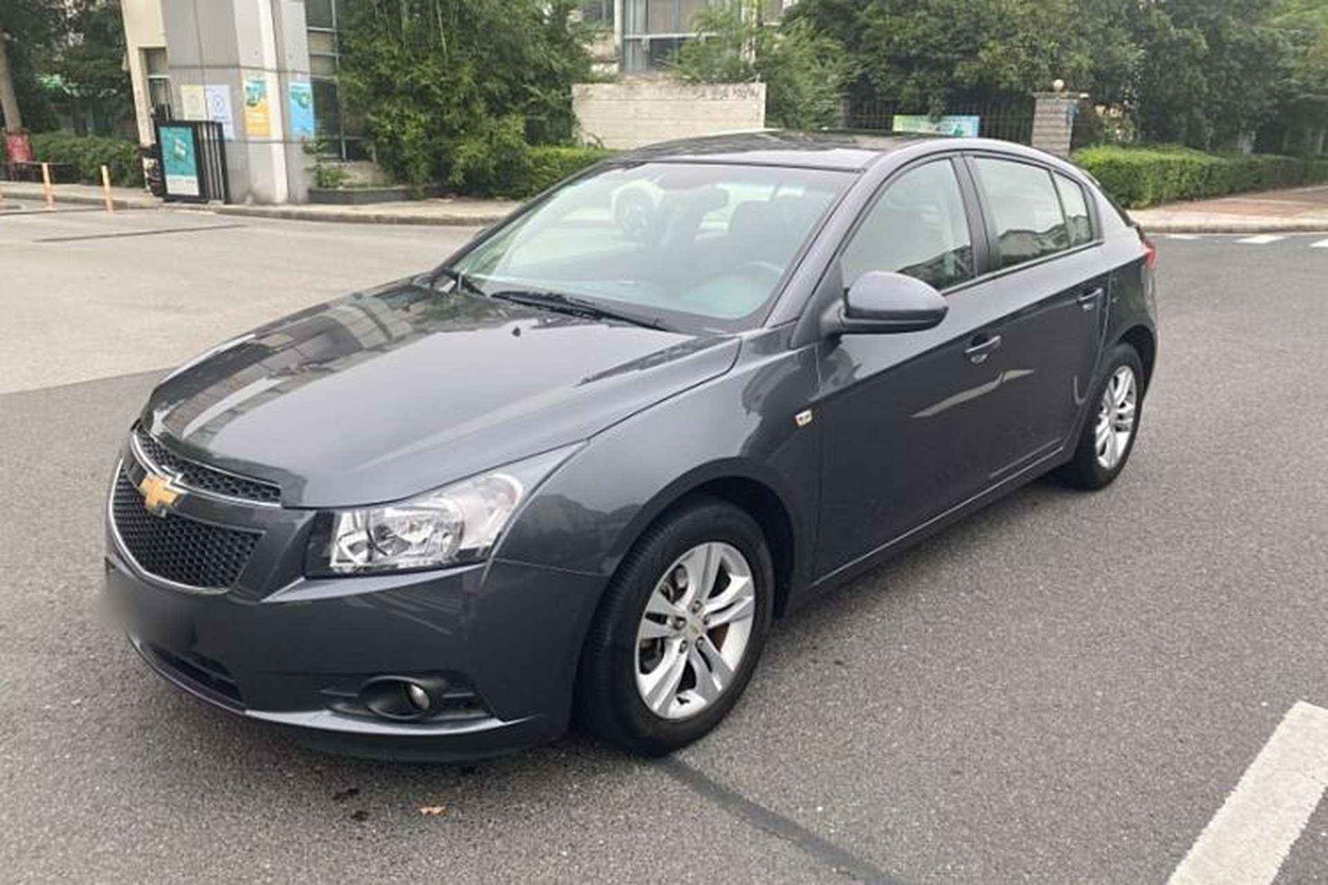 Used Chevrolet Cruze 2013 Hatchback 1.6L Manual Luxury Model Front Left 45 Deg