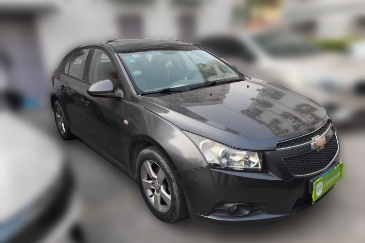 Used Chevrolet Cruze 2013 Hatchback 1.6L Automatic Luxury Model Front Right 45 Deg