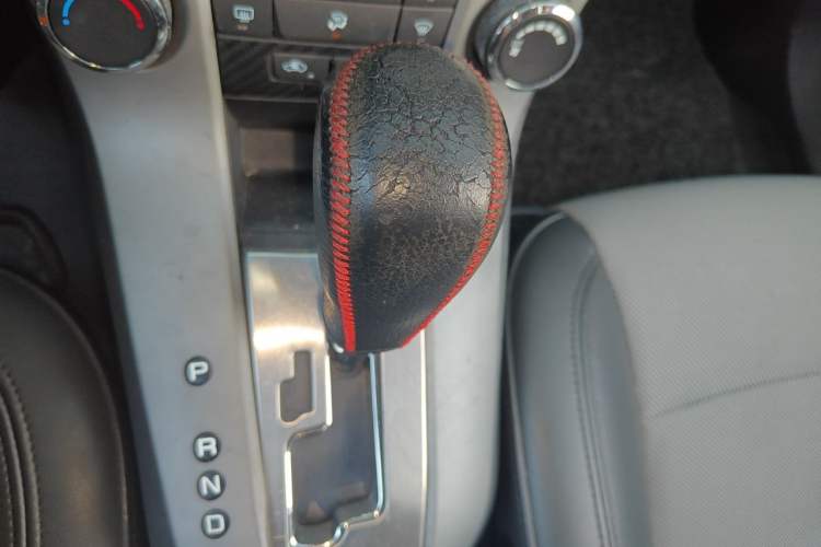 Used Chevrolet Cruze 2013 1.8L SE AT Gear Lever