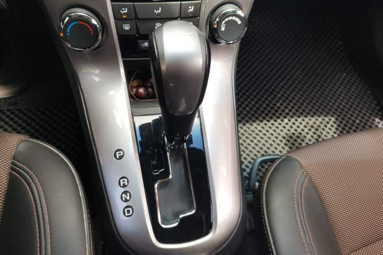 Used Chevrolet Cruze 2013 Hatchback 1.6L Automatic Luxury Model Gear Lever