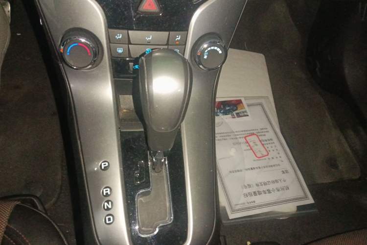 Used Chevrolet Cruze 2013 Hatchback 1.6L Automatic Luxury Model Gear Lever